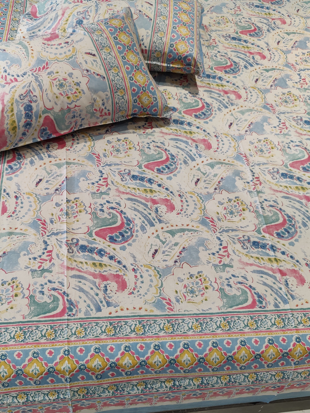 SHALIMAR BEDSHEET WITH TWO REVERSIBLE PILLOW COVERS