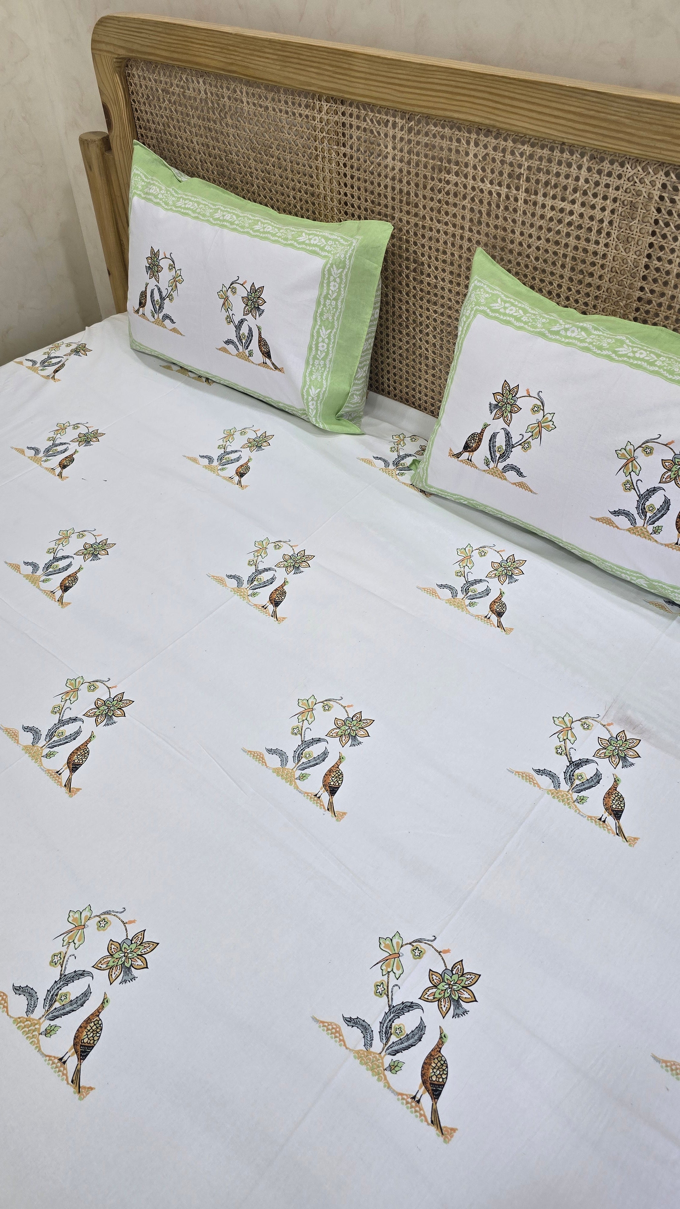 GULZAR BEDSHEET WITH TWO REVERSIBLE PILLOW COVERS