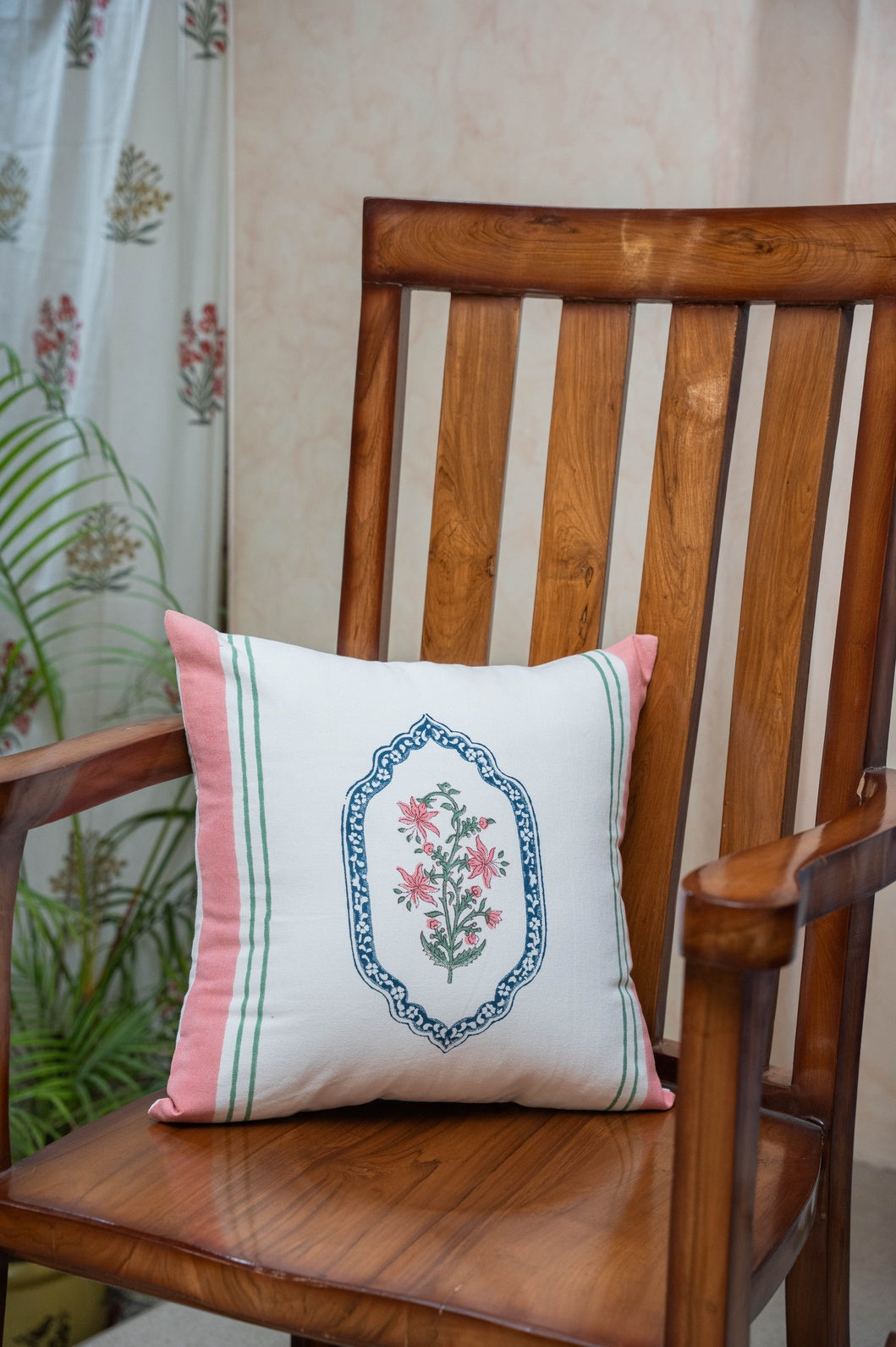 A PAIR OF HANDBLOCK PRINTED 16*16 INCHES CUSHION COVER