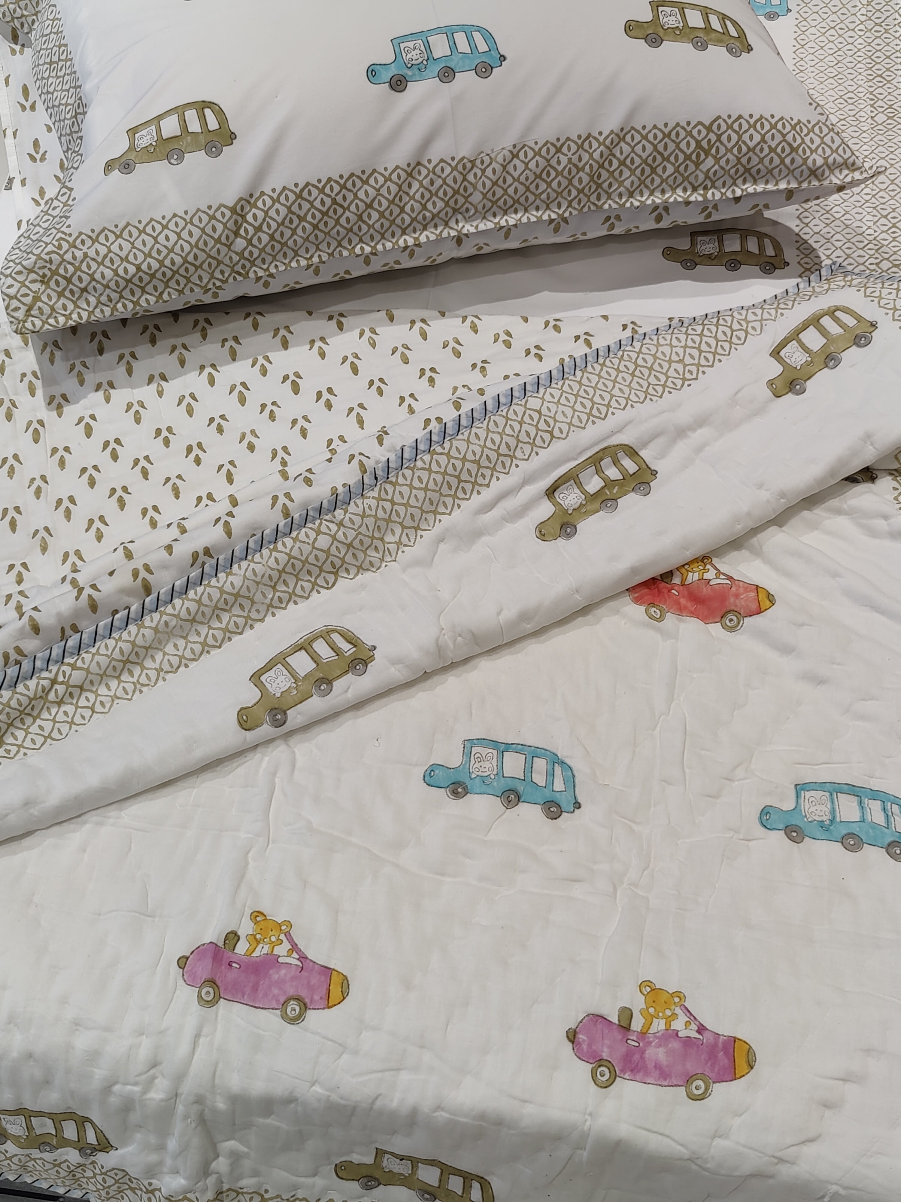 TOY CAR HANDBLOCK PRINTED BABY QUILT