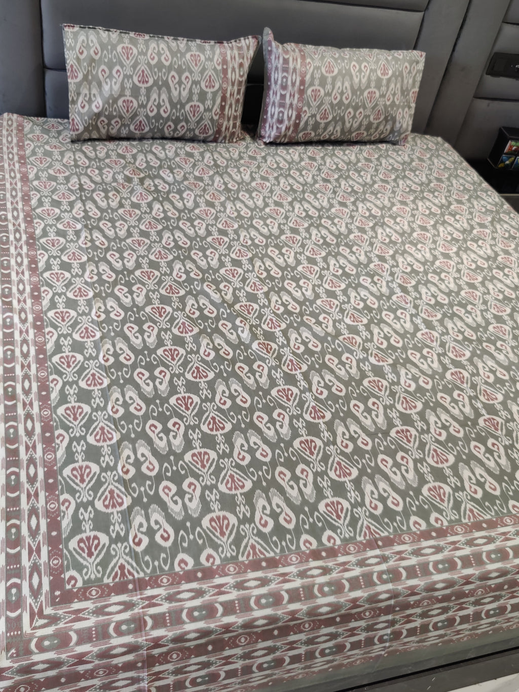 IKKAT SHALIMAR BEDSHEET WITH TWO REVERSIBLE PILLOW COVERS