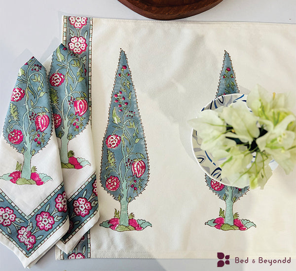 A PAIR HANDBLOCK PRINTED TABLE MAT AND NAPKIN SET