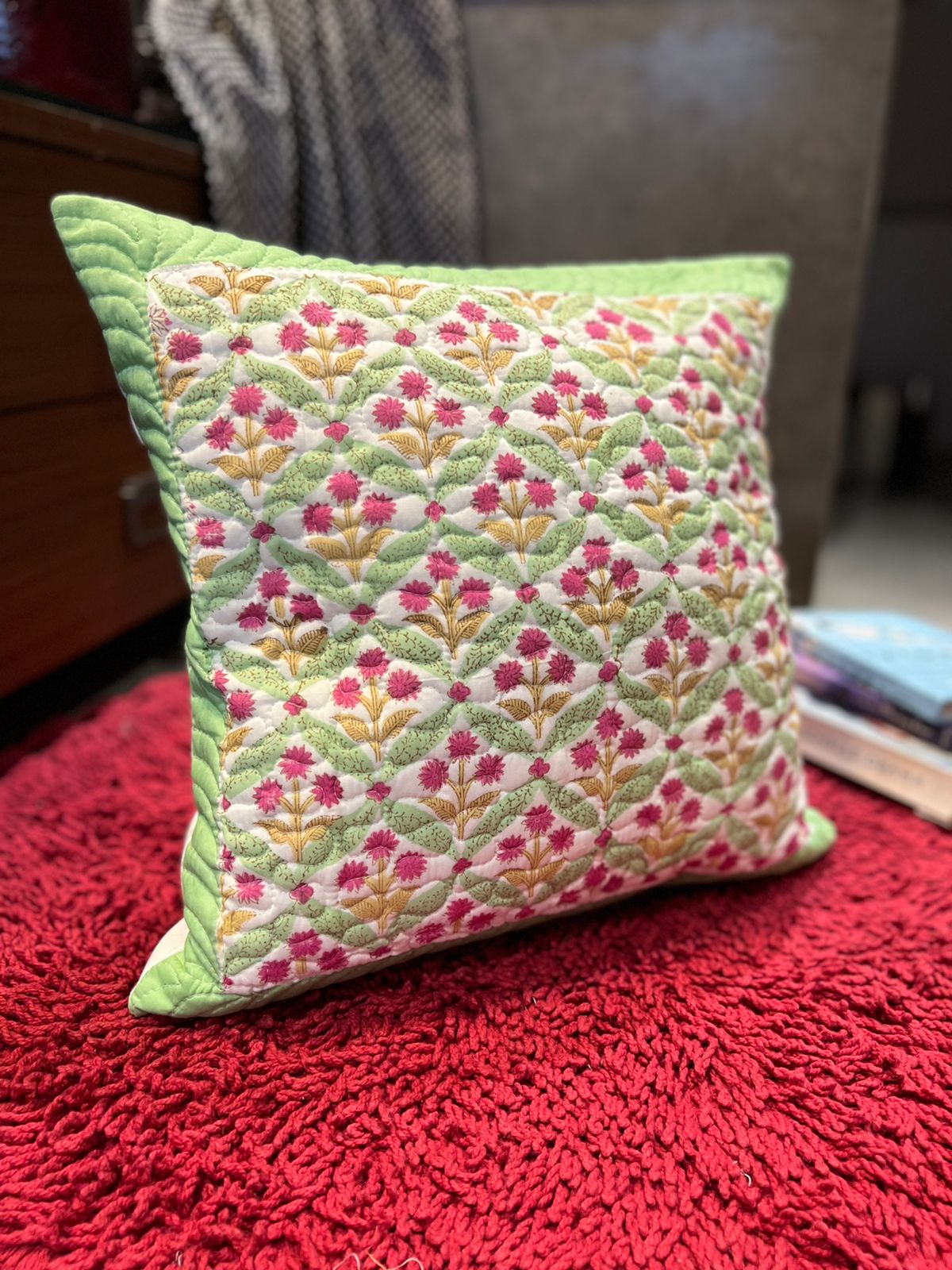 A PAIR OF QUILTED HANDBLOCK PRINTED 16*16 INCHES CUSHION
