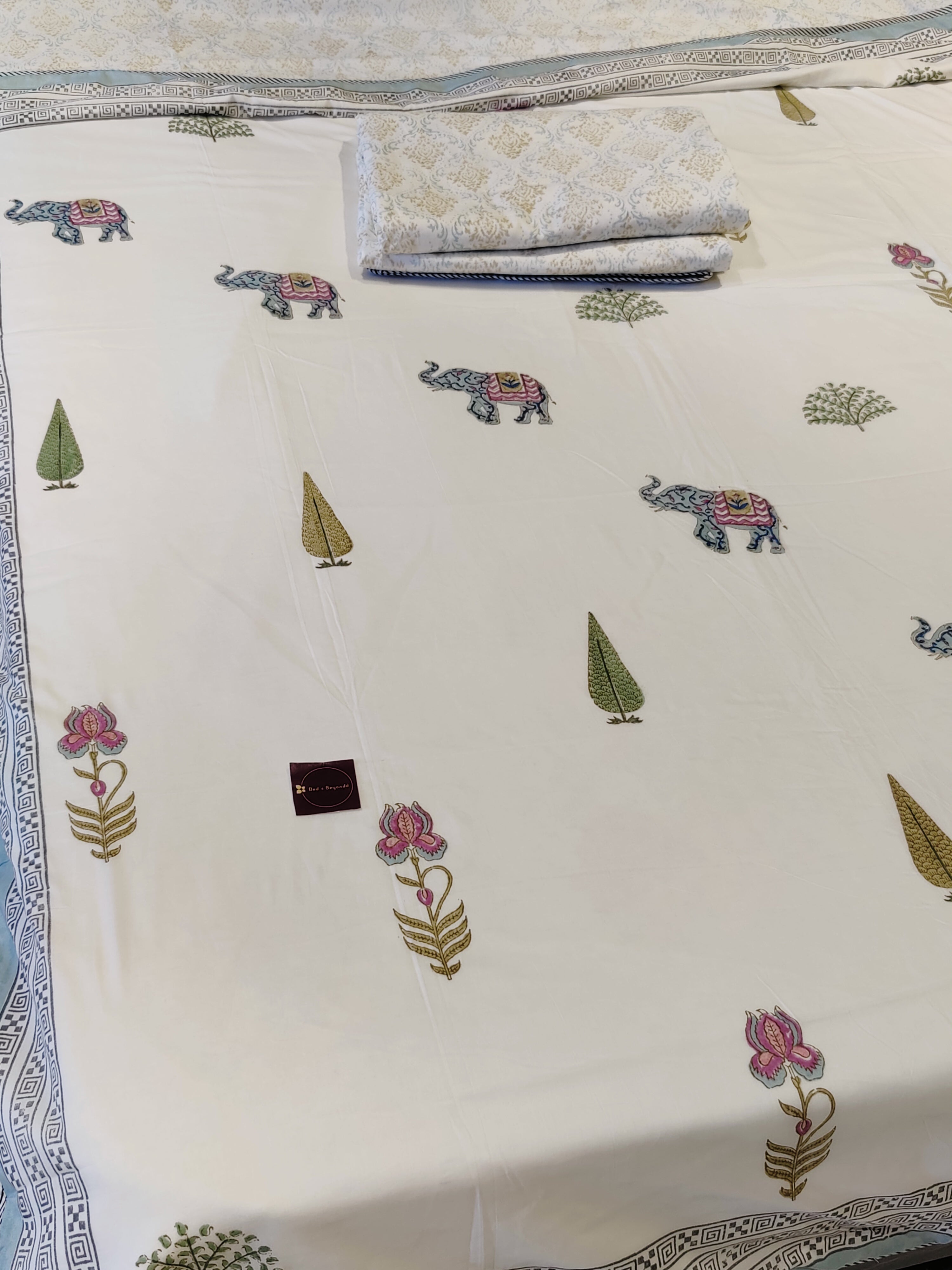 WALKING ELEPHANT HANDBLOCK PRINTED REVERSIBLE MULMUL DOHAR