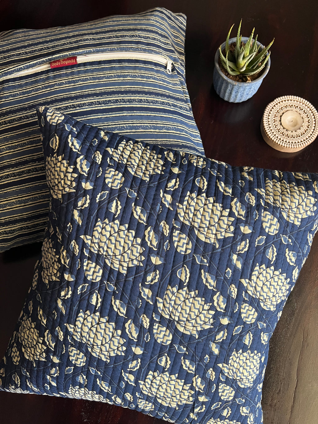 KANAK - SINGLE PIECE QUILTED 16 BY 16 INCHES CUSHION
