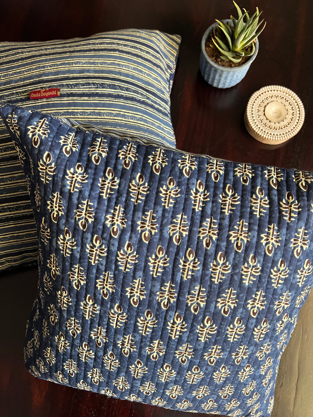 KANAK - SINGLE PIECE QUILTED 16 BY 16 INCHES CUSHION