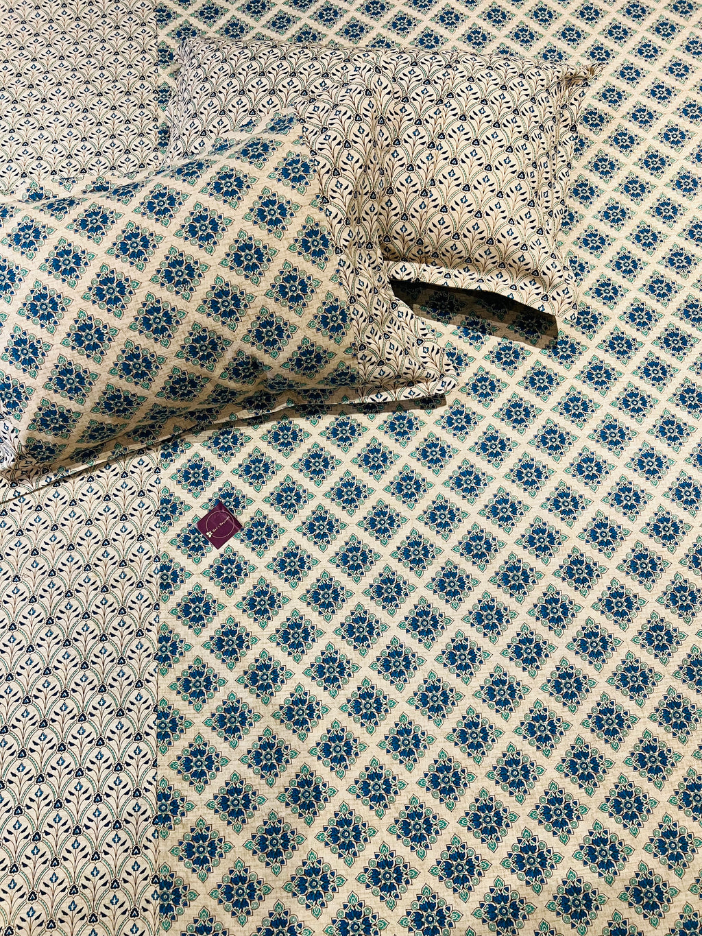 KANAK BEDSHEET WITH TWO PILLOW CASES