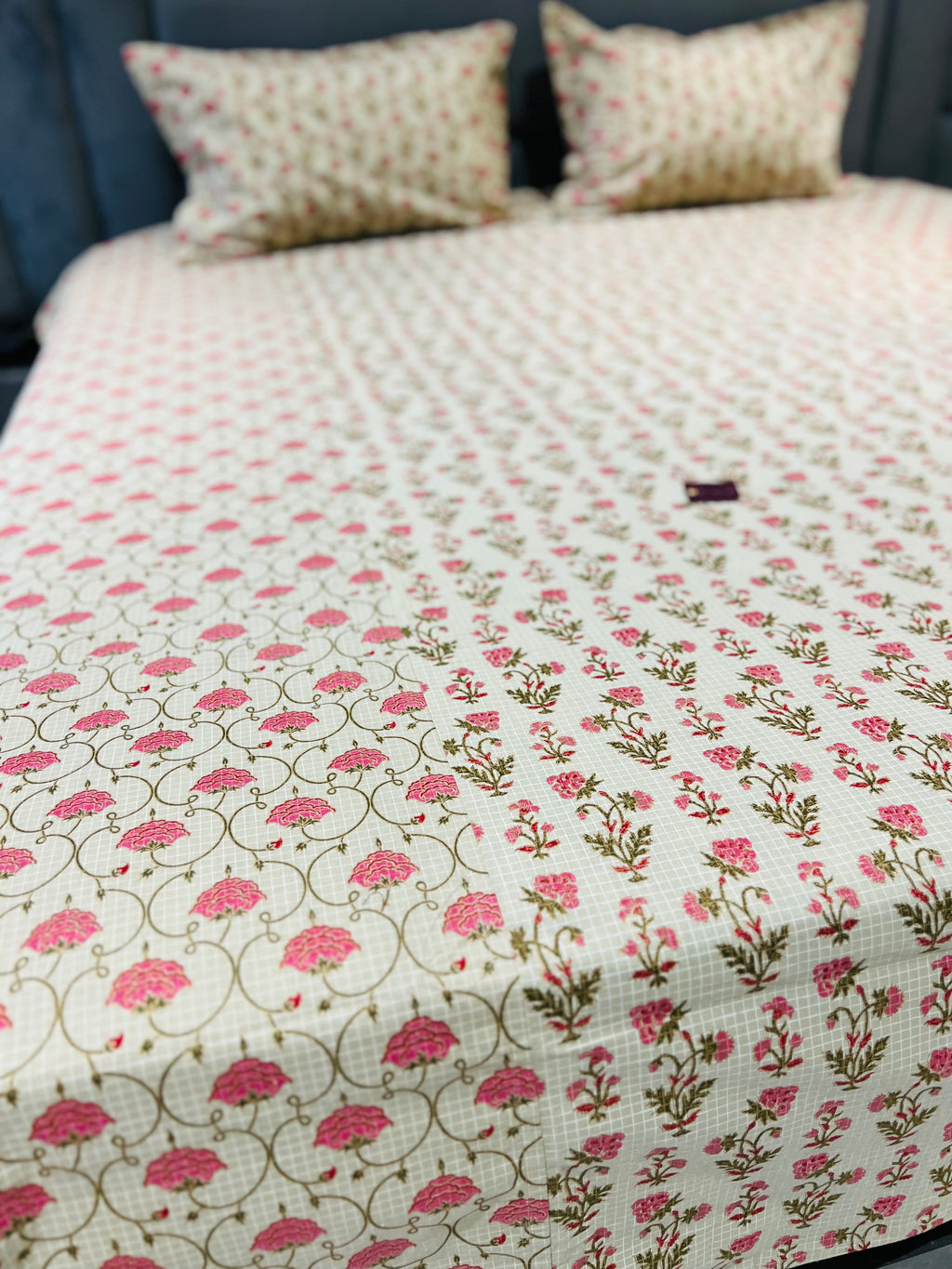 KANAK BEDSHEET WITH TWO PILLOW CASES